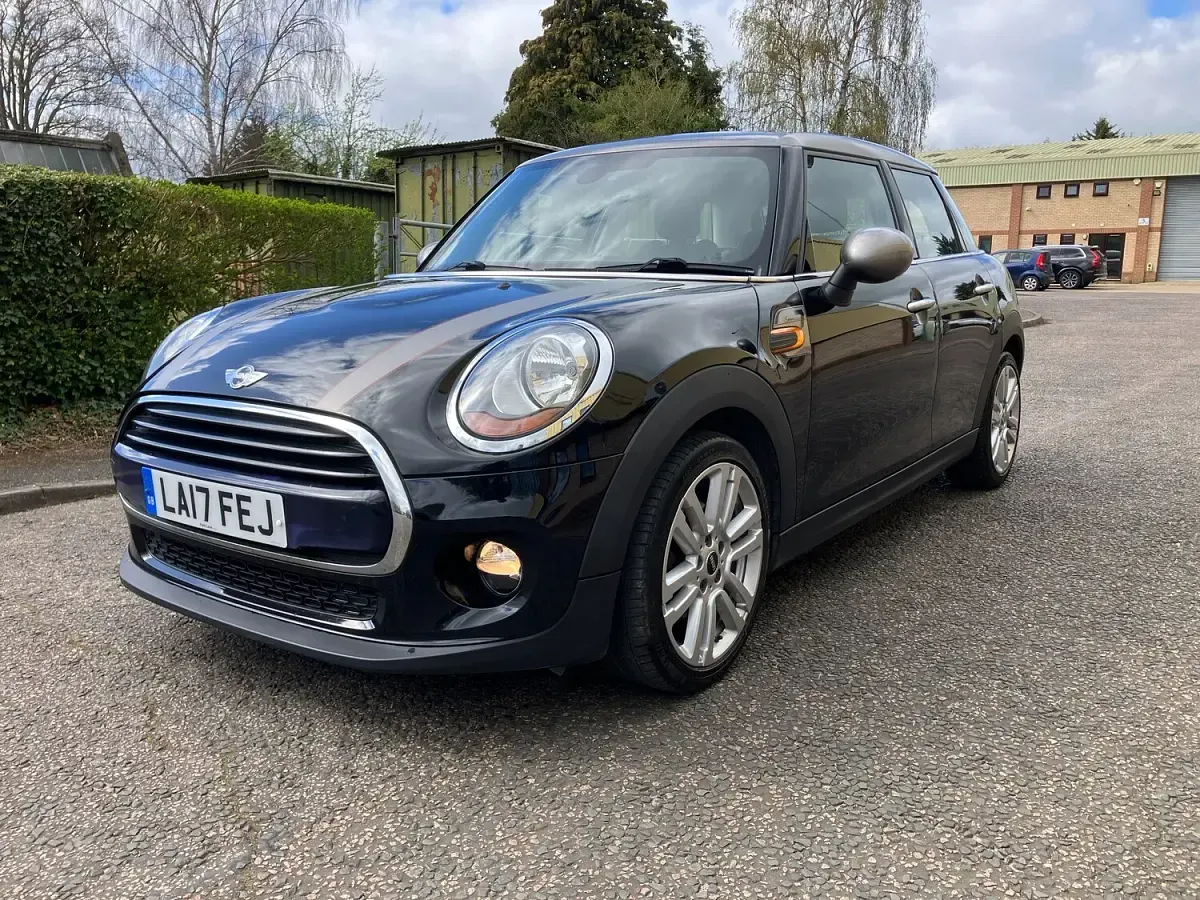 Used Mini Cooper Hatch 136 HP (100 kW) 2017 Black Hatchback