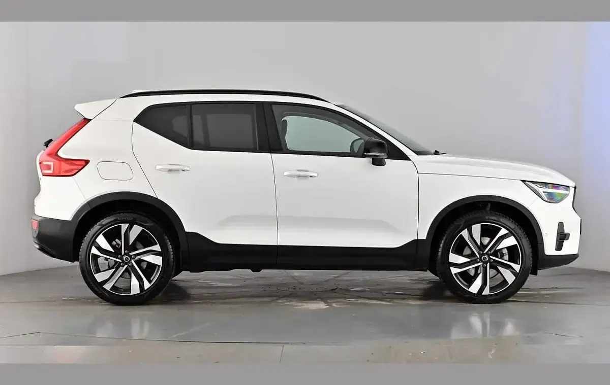 Used Volvo XC40 Ultra 197 HP (144 kW) 2025 Crystal white SUV