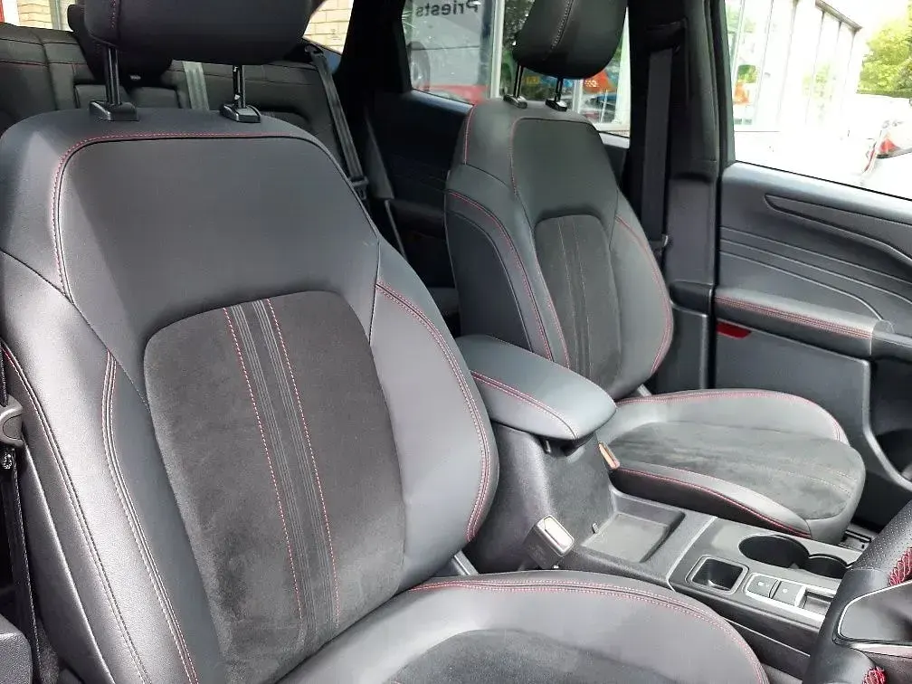 Used Ford Kuga ST-Line X 243 HP (178 kW) 2025 Solar silver SUV