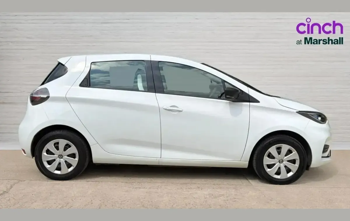 Used Renault Zoe Play 80 kW (109 HP) 2022 White Hatchback