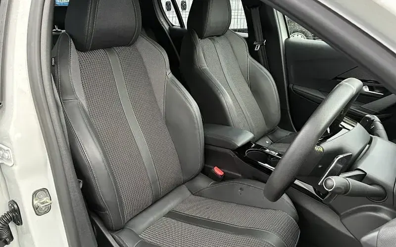 Used Peugeot 208 GTi 102 HP (75 kW) 2022 White Hatchback