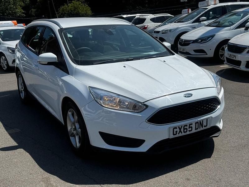 White Used 2015 Ford Focus Style Estate | £3,250 (Fair price) - Image 1/4