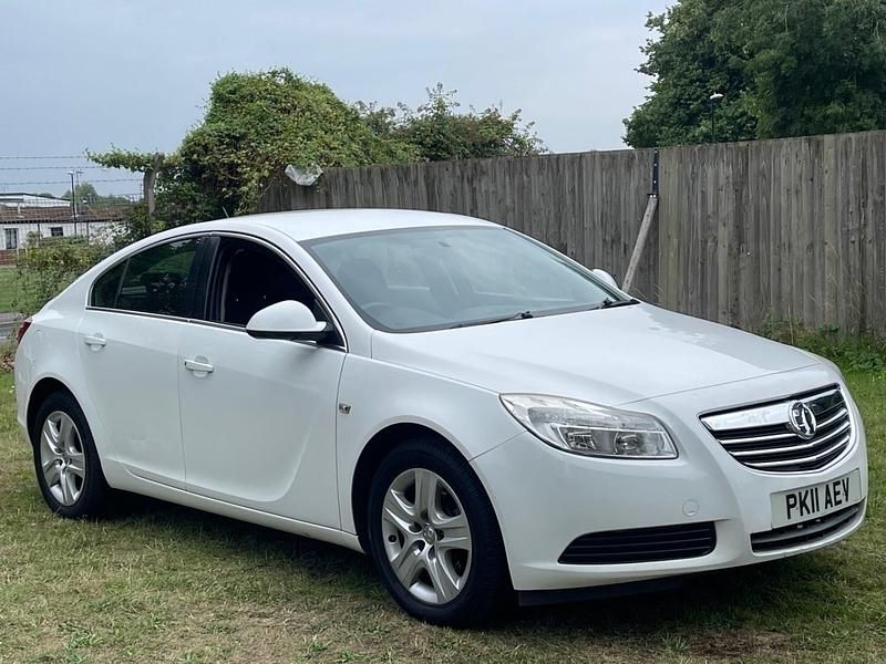White Used 2011 Vauxhall Insignia Hatchback | £1,000 (Super price) - Image 1/4