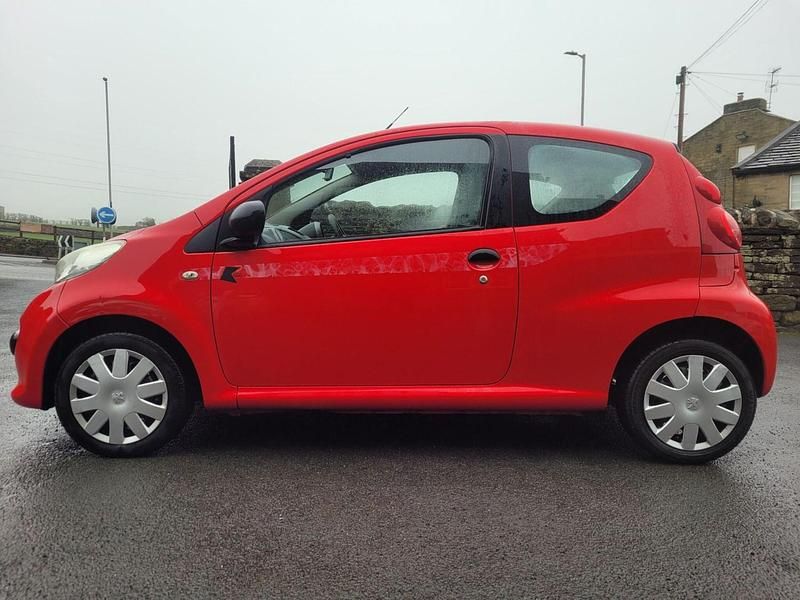 Used Peugeot 107 2008 Red Hatchback