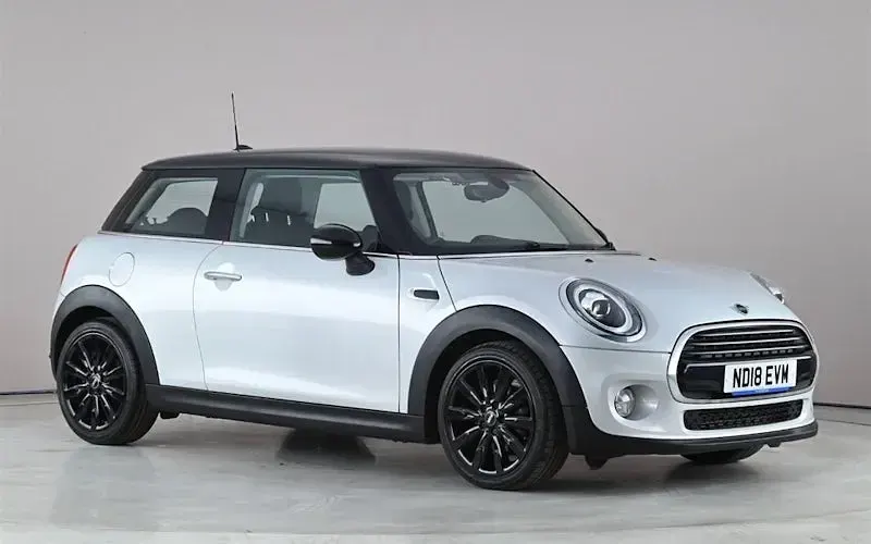 Begagnad Mini Cooper Hatch 136 HK (100 kW) 2018 Halvkombi