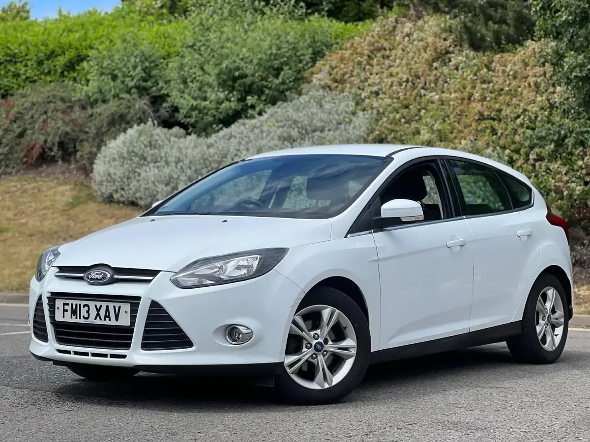 Used Ford Focus Zetec 2013 White Hatchback