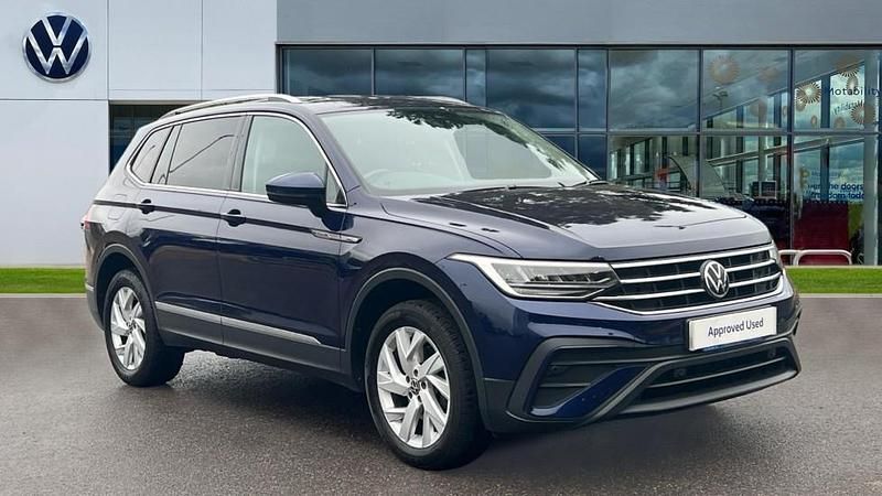 Atlantic blue metallic Used 2023 VW Tiguan Allspace Life SUV | £22,397 (Good price) - Image 1/4