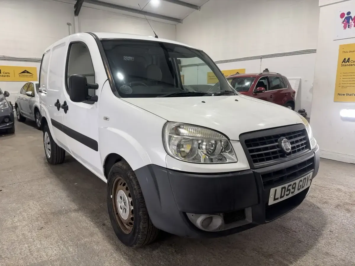 Used Fiat Doblò 85 HP (62 kW) 2009 White MPV