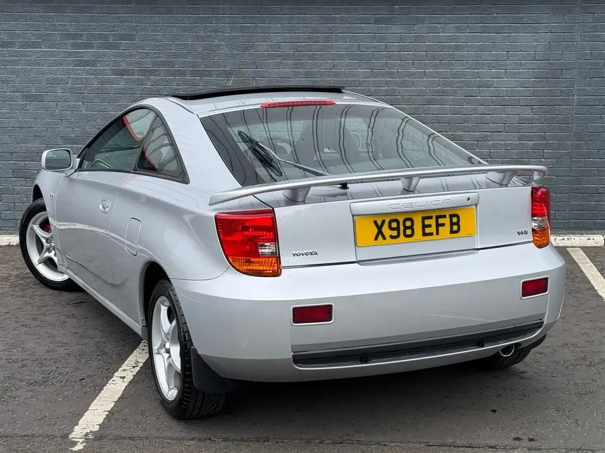 Used Toyota Celica 182 HP (133 kW) 2001 Silver Coupe