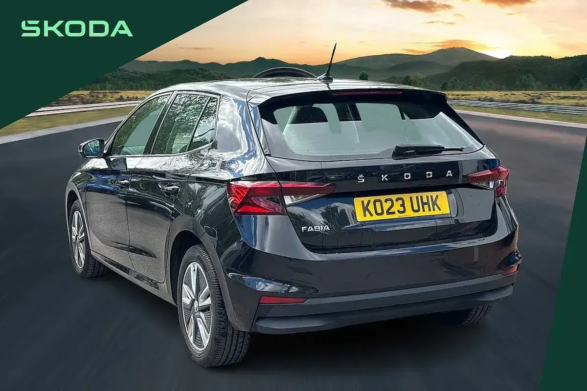 Usado Skoda 110 R SE L 81 HP (59 kW) 2023 Preto Citadino