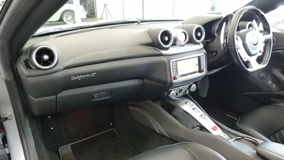 Used Ferrari California 560 HP (411 kW) 2016 Silver Cabriolet