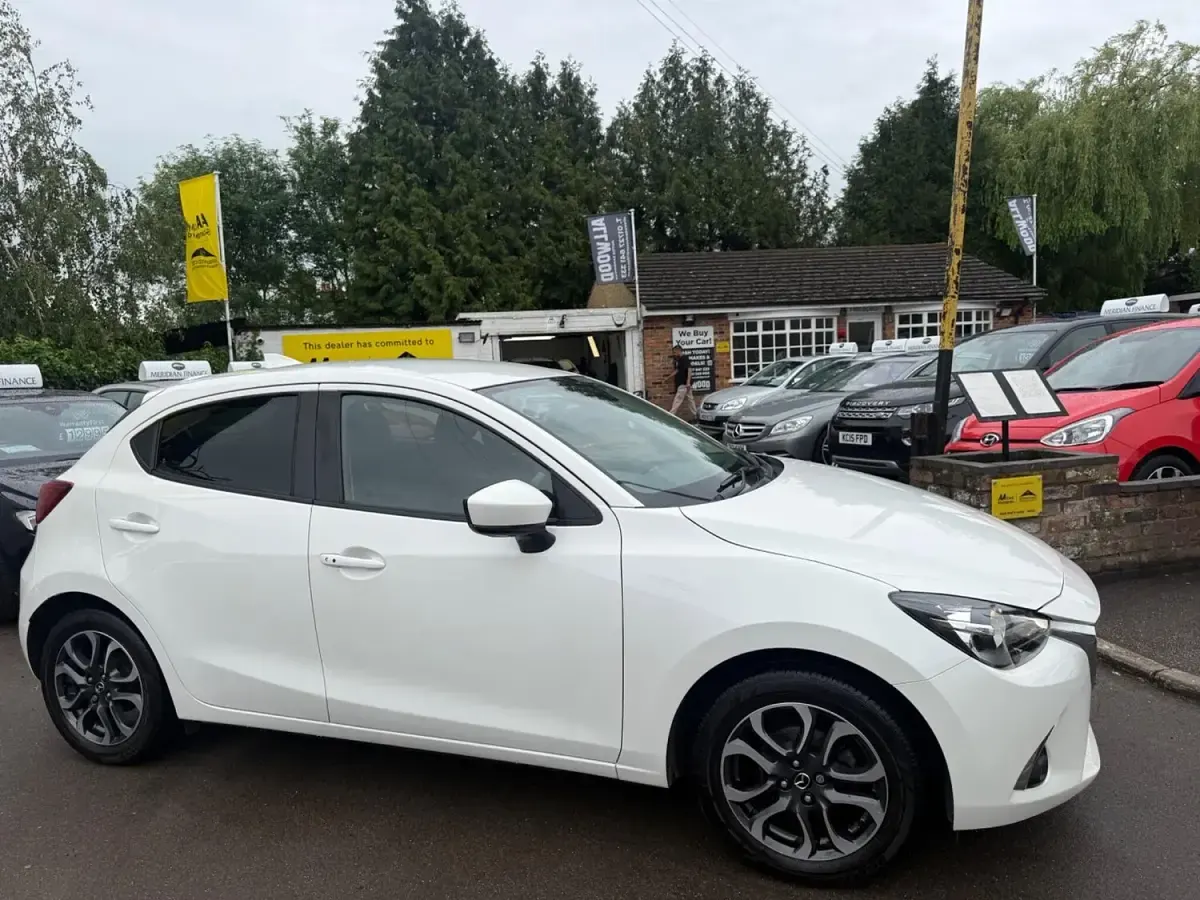 Used Mazda 2 Inclusive 90 HP (66 kW) 2019 White Hatchback