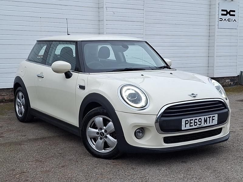Used Mini ONE Classic 102 HP (75 kW) 2019 White Hatchback