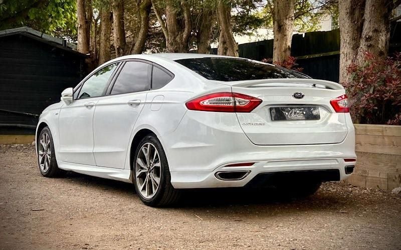 Begagnad Ford Mondeo ST-Line 180 HK (132 kW) 2017 Vit Halvkombi