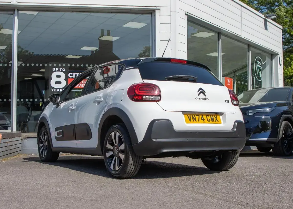 Używany Citroën C3 PureTech 82 KM (60 kW) 2024 Biały Hatchback
