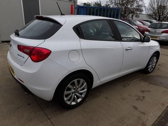 Used Alfa Romeo Giulietta 150 HP (110 kW) 2016 White Hatchback