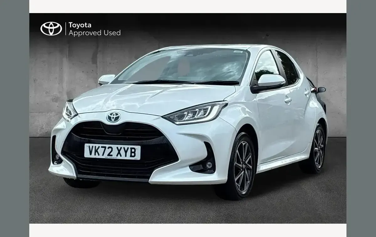 Used Toyota Yaris Design 114 HP (83 kW) 2022 White Hatchback