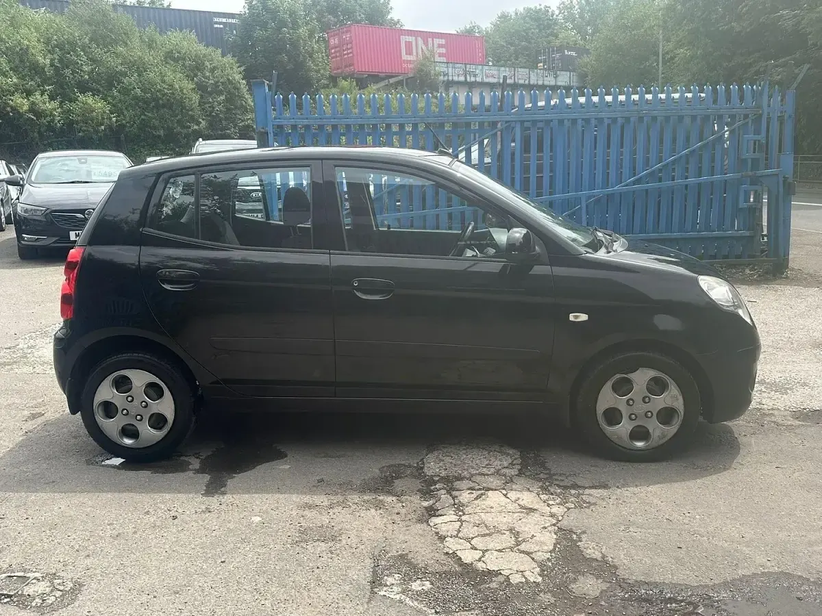Used Kia Picanto 64 HP (47 kW) 2011 Black Hatchback