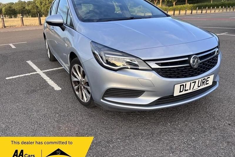 Silver Used 2017 Vauxhall Astra Design Edition Hatchback | £6,200 (Good price) - Image 1/1