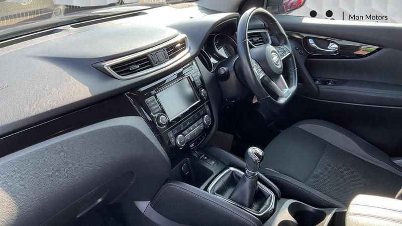 Used Nissan Qashqai Acenta Premium 115 HP (84 kW) 2019 Blue SUV