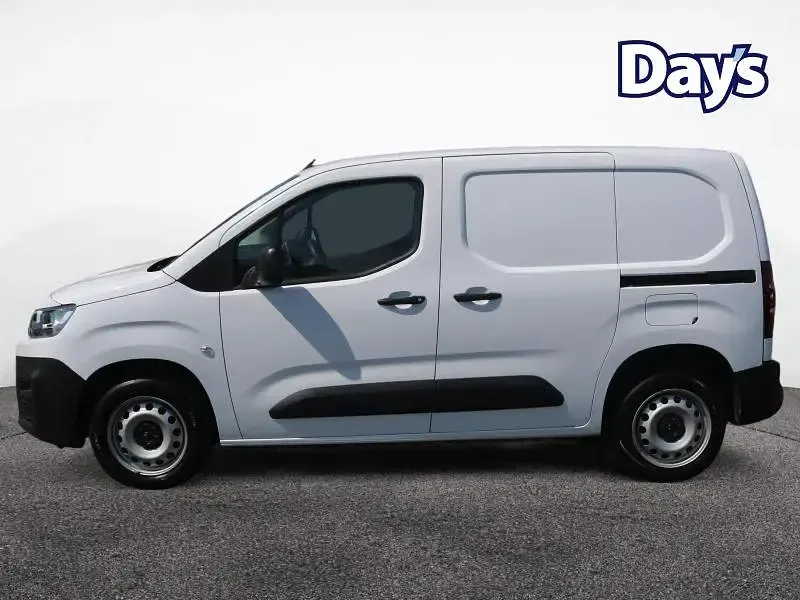 Used Citroën Berlingo 100 HP (73 kW) 2023 White MPV