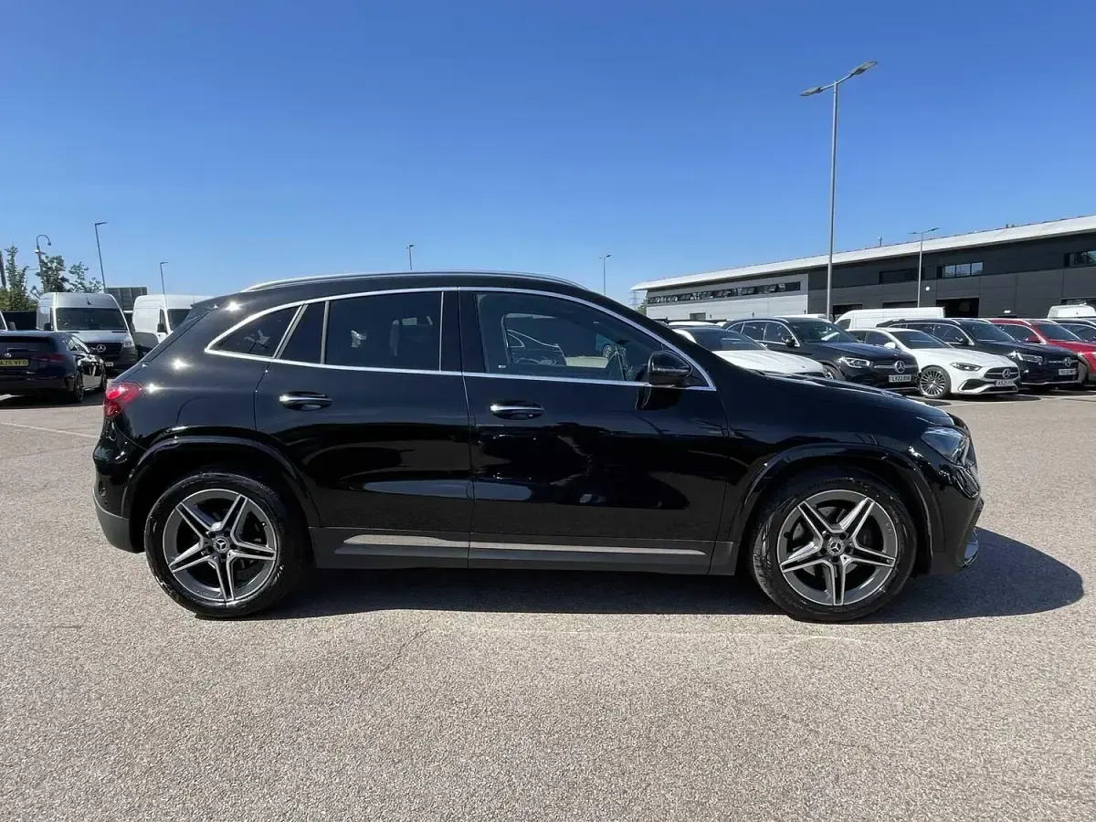 Used Mercedes GLA200 Executive 163 HP (119 kW) 2024 Black SUV