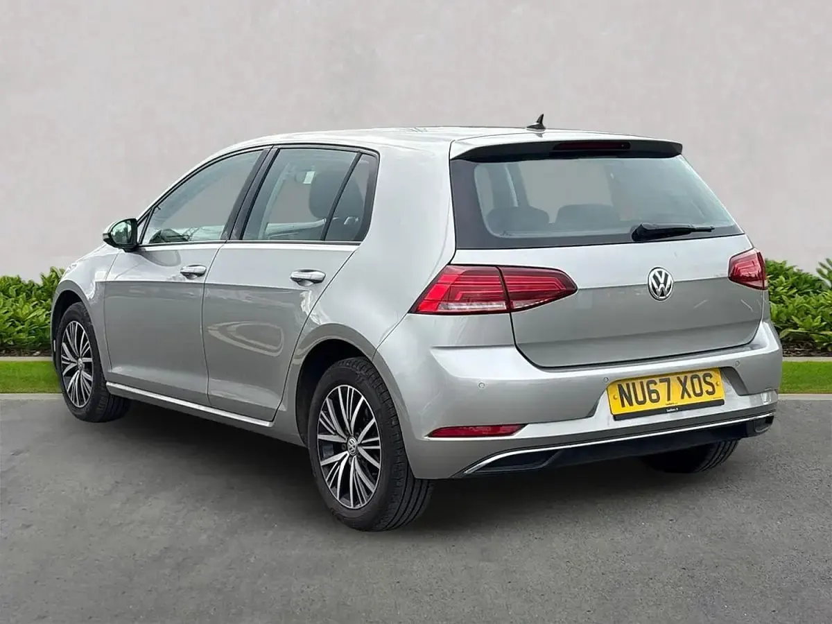 Used VW Golf VII SE 125 HP (91 kW) 2017 Silver Hatchback