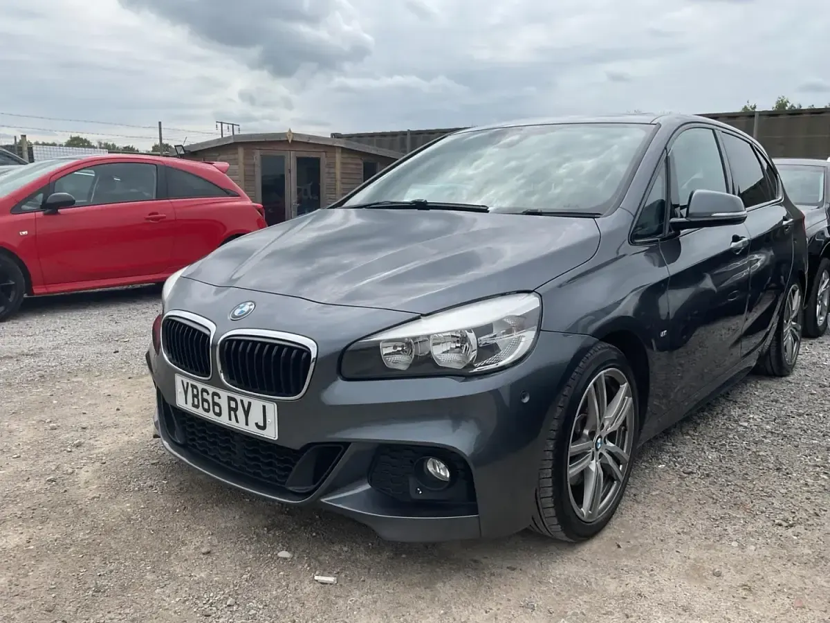 Begagnad BMW 220 M Sport 2017 Grå Halvkombi