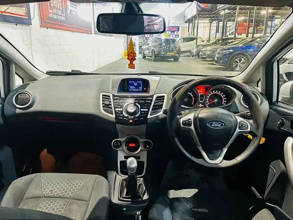 Usado Ford Fiesta Titanium 70 HP (51 kW) 2011 Branco Citadino