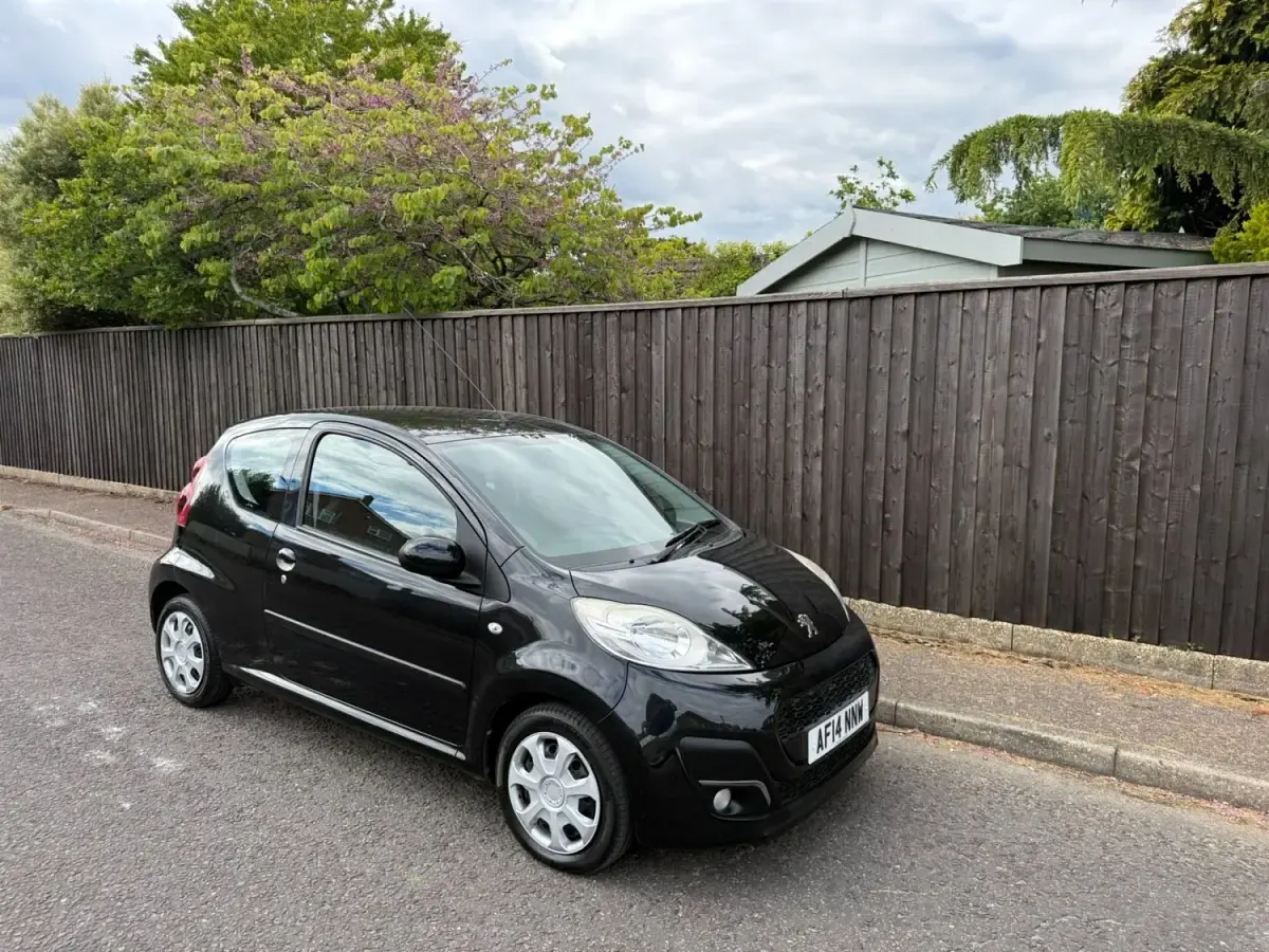 Second-hand Peugeot 107 Active 68 CP (50 kW) 2014 Negru Hatchback