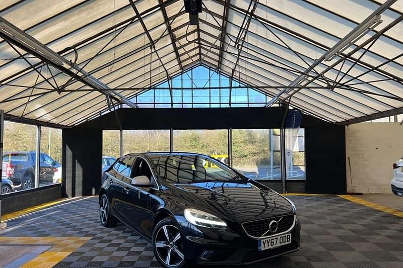 Used Volvo V40 R-Design 120 HP (88 kW) 2017 Black Hatchback