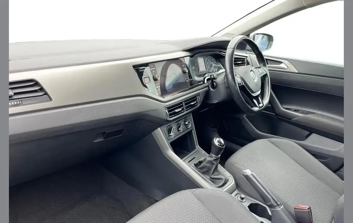 Used VW Polo SE 95 HP (69 kW) 2019 Silver Hatchback