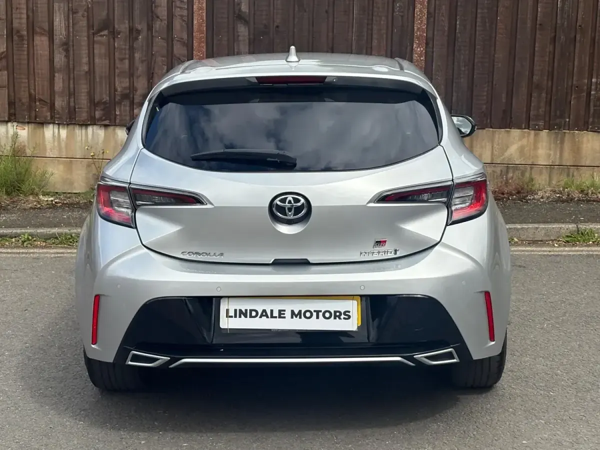 Usado Toyota Corolla Sport 122 HP (89 kW) 2022 Prateado Citadino