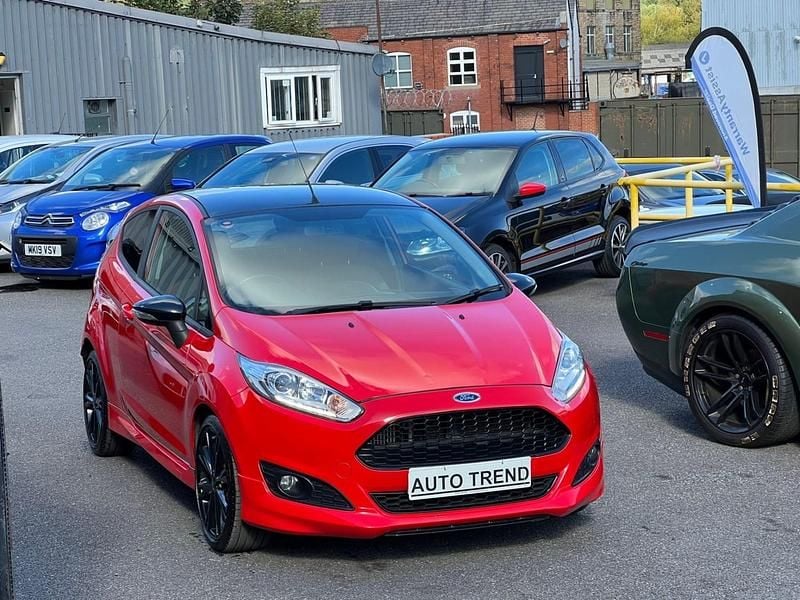 Red Used 2016 Ford Fiesta Zetec Hatchback | £3,491 (Super price) - Image 1/4