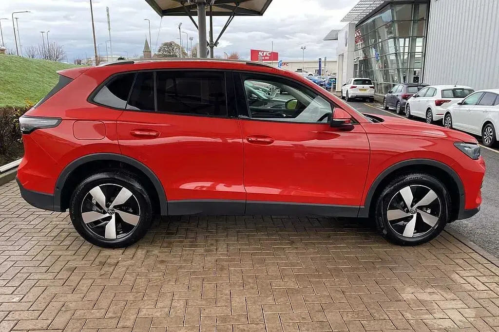 Used VW Tiguan Match 204 HP (150 kW) 2025 Red SUV