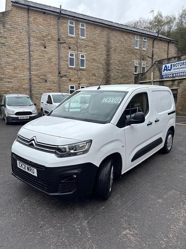 Used Citroën Berlingo 75 HP (55 kW) 2021 White MPV