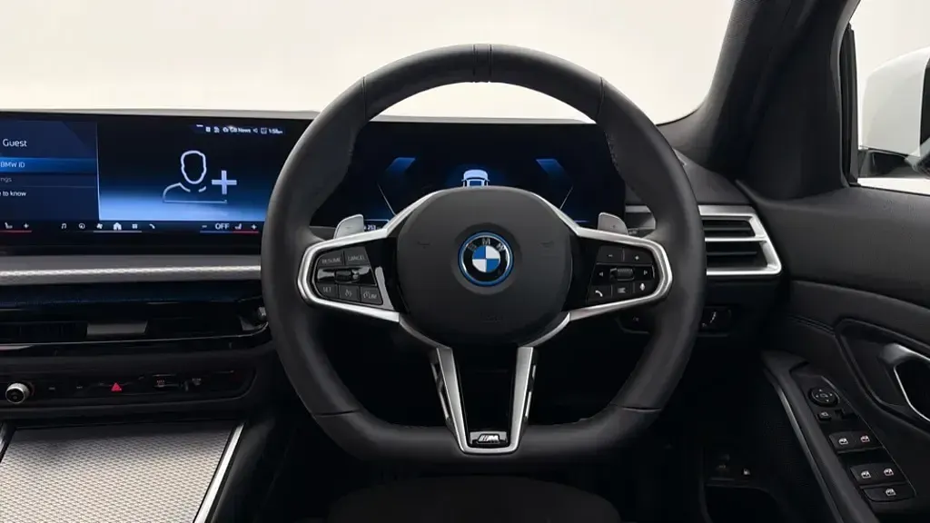 Used BMW 330e M Sport 292 HP (214 kW) 2025 White Estate