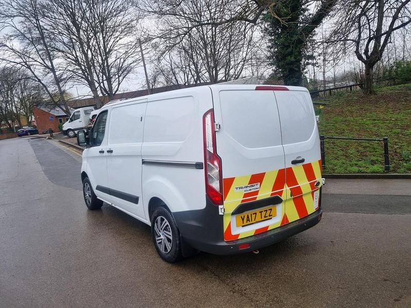 Used Ford Transit Custom 105 HP (77 kW) 2017 White Van