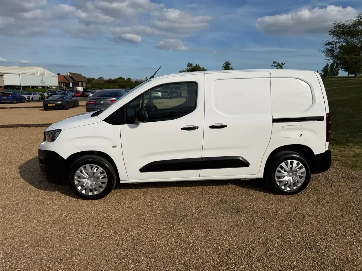 Used Peugeot Partner Premium 2022 White MPV