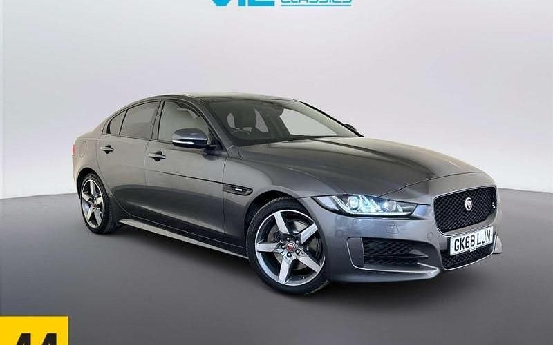 Begagnad Jaguar XE Ingenium 200 HK (147 kW) 2018 Grå Sedan