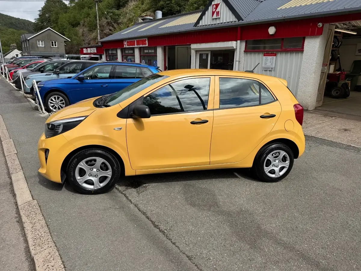Used Kia Picanto 66 HP (48 kW) 2022 Yellow Hatchback