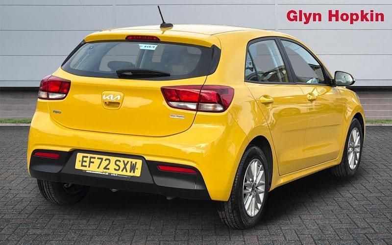 Used Kia Rio 84 HP (61 kW) 2022 Yellow Hatchback