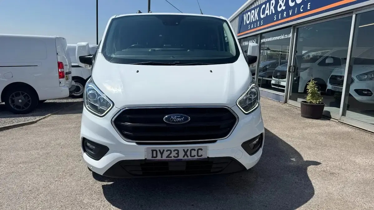 Used Ford Transit Custom Limited 130 HP (95 kW) 2023 White Van