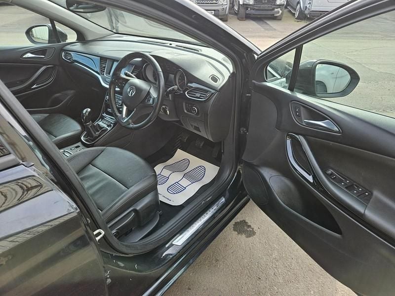 Begagnad Vauxhall Astra Elite 150 HK (110 kW) 2017 Svart Kombi