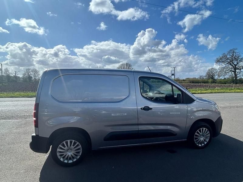 Used Citroën Berlingo 75 HP (55 kW) 2021 Grey MPV