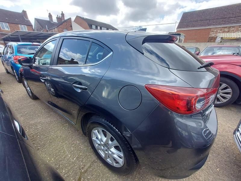 Usado Mazda 3 105 HP (77 kW) 2017 Cinzento Citadino