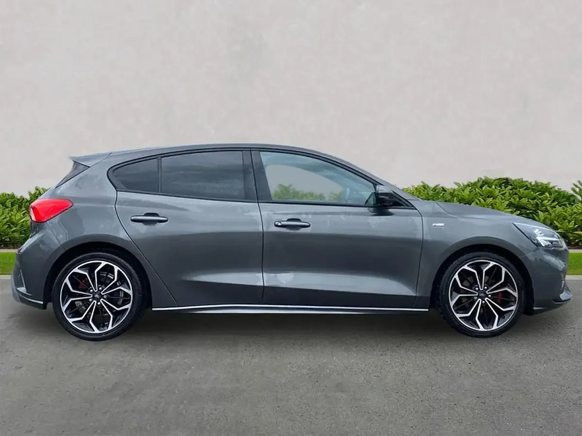 Used Ford Focus ST-Line X 125 HP (91 kW) 2021 Grey Hatchback