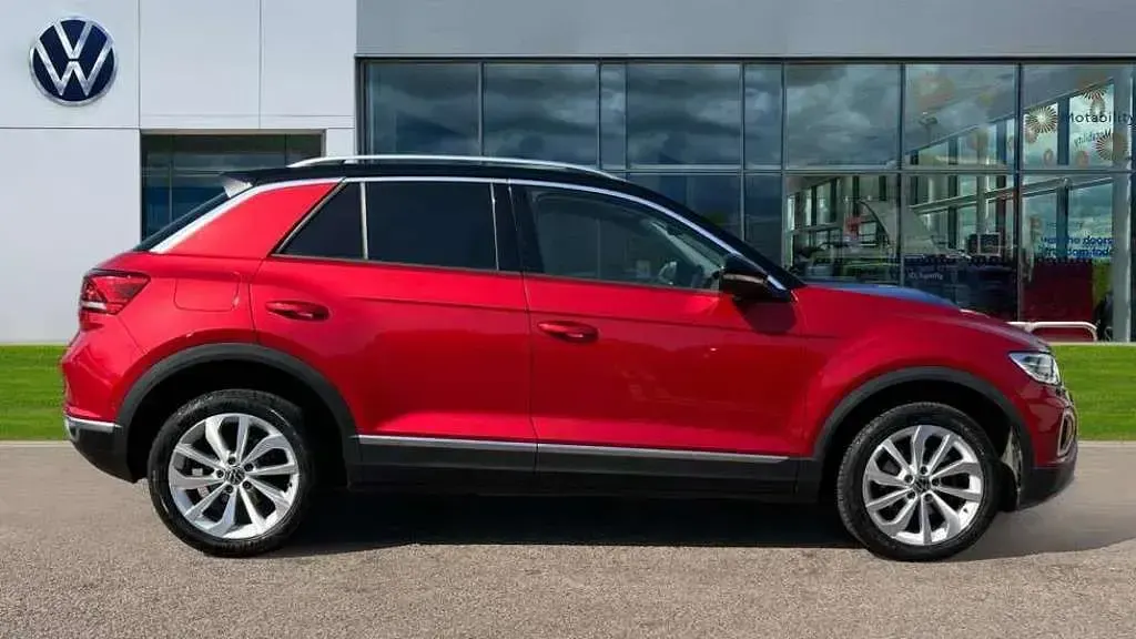Used VW T-Roc Style 150 HP (110 kW) 2023 Red SUV