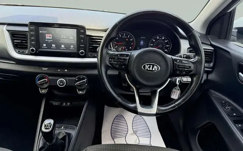 Used Kia Stonic 99 HP (72 kW) 2018 White SUV