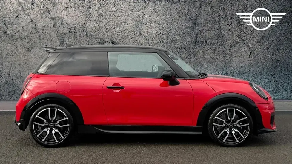 Used Mini Cooper Hatch 113 kW (154 HP) 2025 Red Hatchback